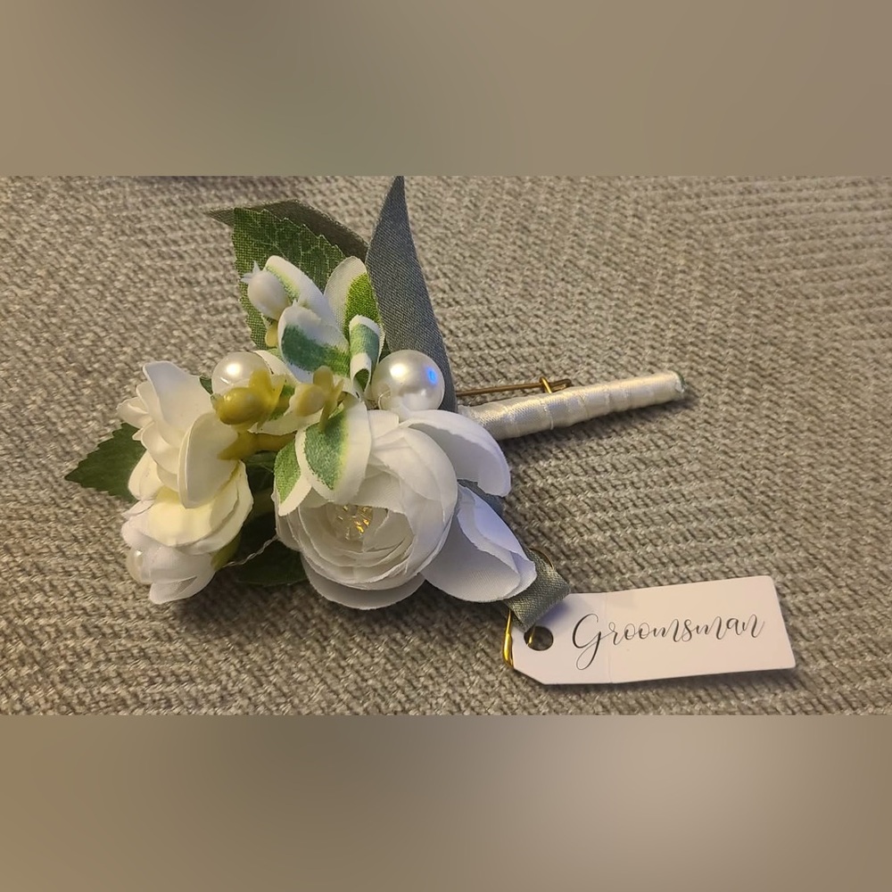 White and Green Boutonniere for Groom and 5 groomsmen - Picture 4 of 5